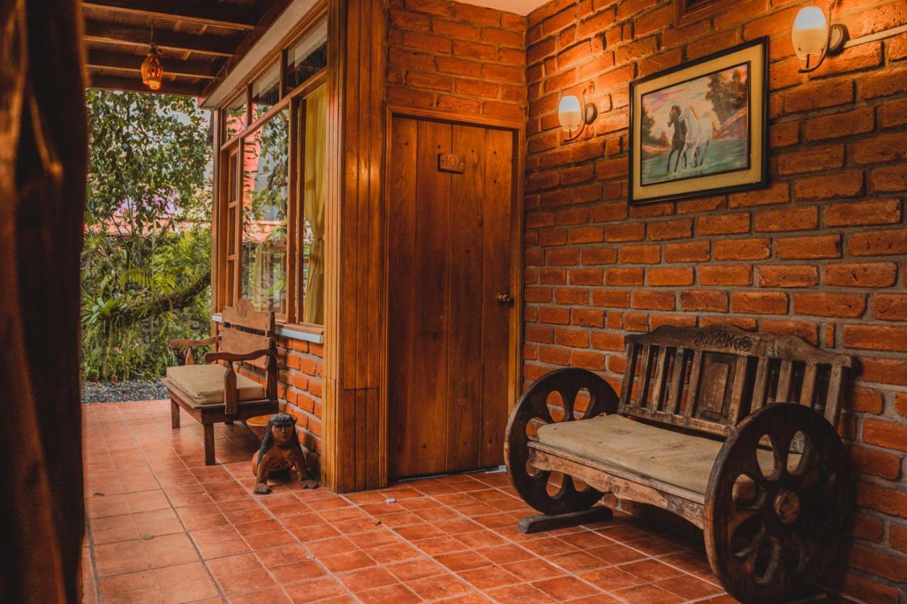 Hostal Las Palmas Puyo Exterior photo